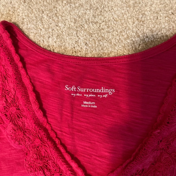 Soft surroundings V-neck tee. Lace neck.  Size medium. - Picture 1 of 5